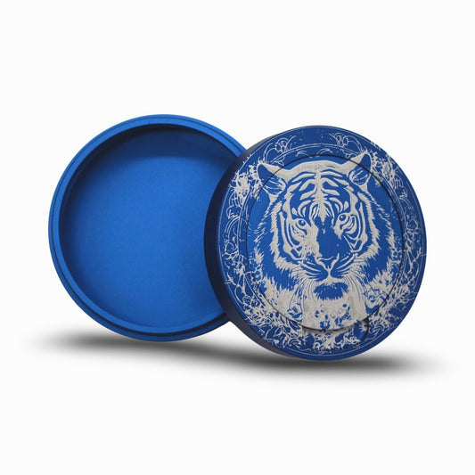 Blue snuff box in aluminum with motif of a tiger and surrounding pattern