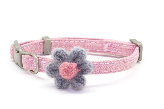 Gulligt halsband till liten hund katt virkad blomma