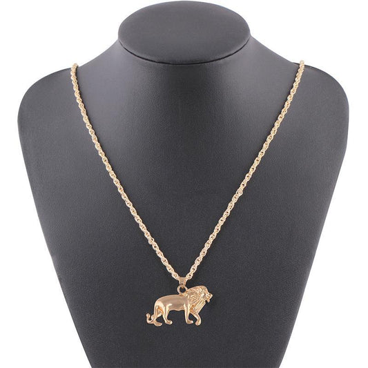 Necklace in gold with large lion and long chain