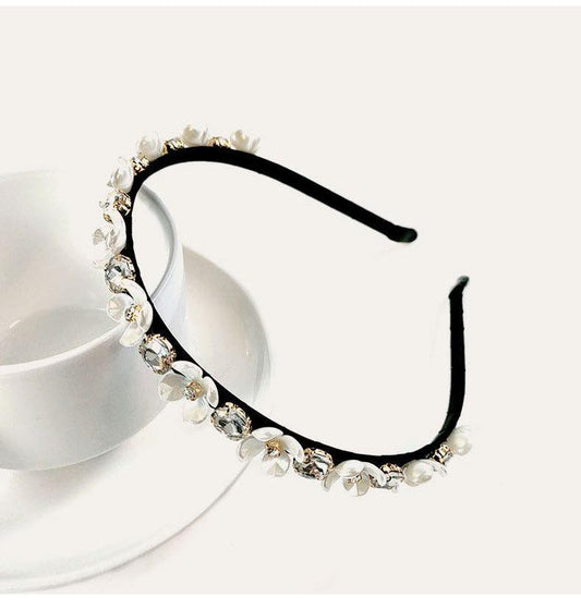 Handgjort Lyxigt svart diadem med vita blommor och diamanter