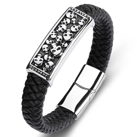 Handgjort flätat armband äkta läder platta m många små döskallar
