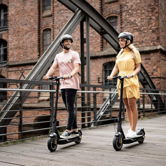 Populär elscooter räckvidd 50 km - fart 30 km/h lampor fram & bak