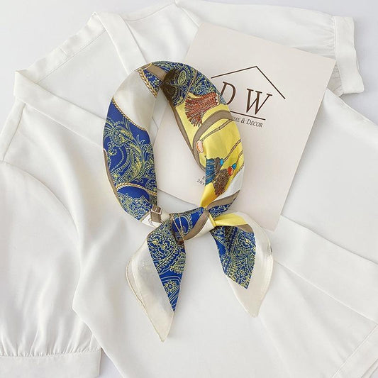 Scarf/Sjal i artificiellt silke inspirerad av stora modehus lyx