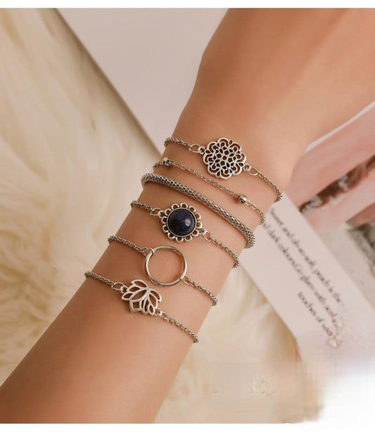 Set of 6 silver-colored bracelets, fine charms