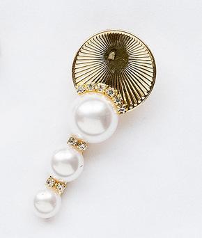 Unique hairpin with pearls and gold plate