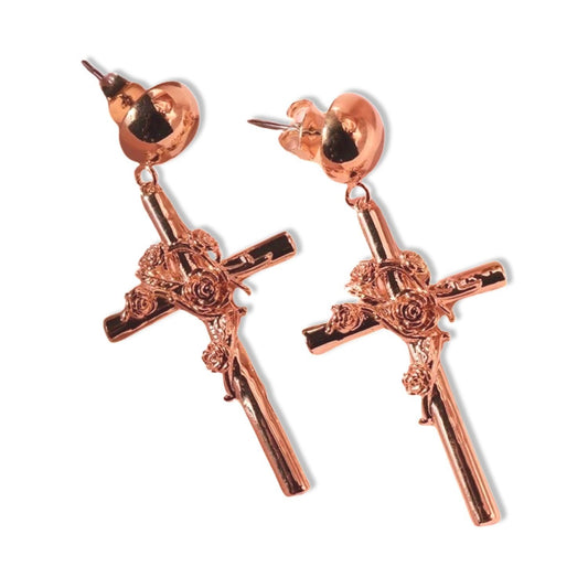 Earrings in rose gold and crosses with clinging flowers