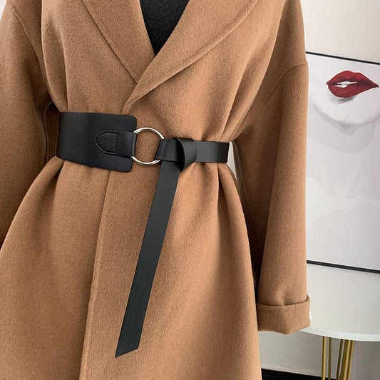 Belt for the waist in vegan leather and metal ring that ties
