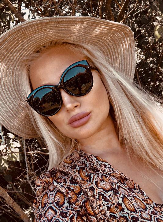 Cool round black sunglasses trend summer 2022