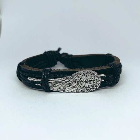 Handmade bracelet in black leather with angel wing