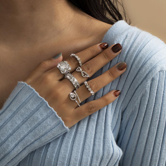 Elegant set with 6 silver drop-shaped silver-plated rings