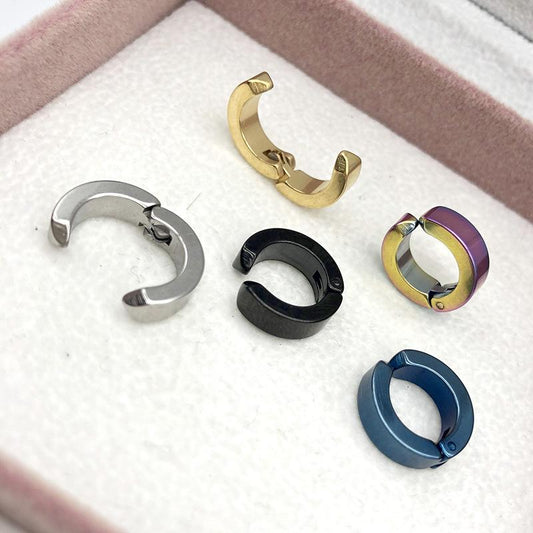 Stylish cuff in several different colors, no piercing holes needed - unisex