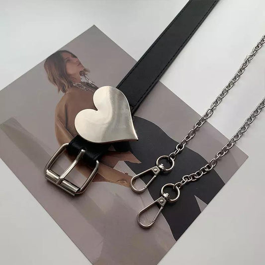 Belt in vegan leather with heart and removable chain