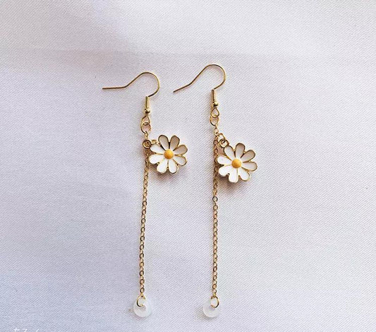 Airpod-holding earring link not to lose Airpod flower stud