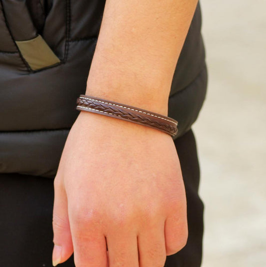 Bracelet in leather and metal buckle for men