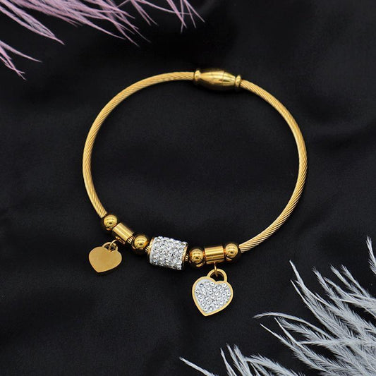 Bracelet with charms in hearts and rhinestones - gold-plated gift