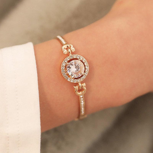 Bracelet with chain and diamond