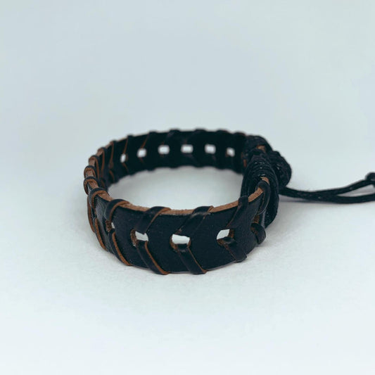 Ett handgjort armband för män små hål band svart