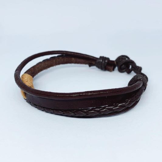 Fyra Handgjorda flätade armband i äkta läder i stil för män