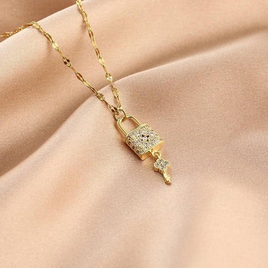 Guldpläterat halsband kedja med lås och nyckel i strass rostfritt stål