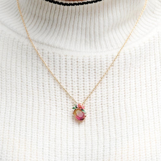 Halsband med oval sten med blomma och löv med pärla