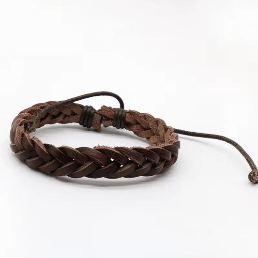 Handgjort flätat armband för män i brunt läder