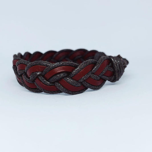 Handgjort flätat armband i äkta läder i autentisk stil för män