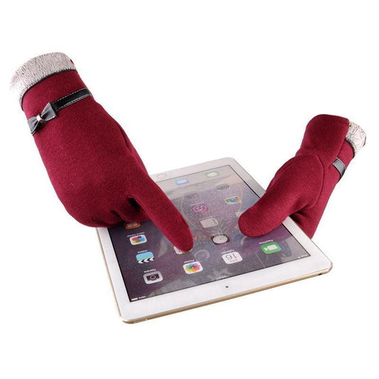Gloves in fleece &amp; bow used with Mobil touch iPad