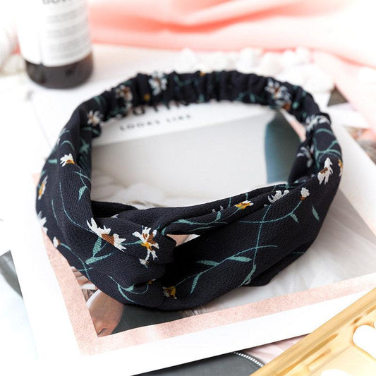 Hair band with flower pattern