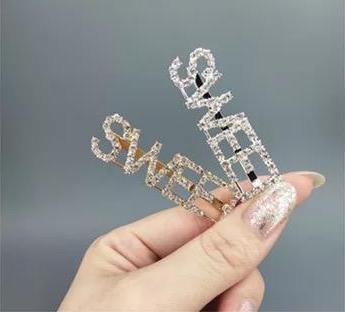 Hair pin with the word ''Sweet'' in rhinestones