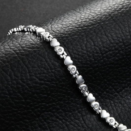 Noorzai Scandinavia- Armband i silver m hjärtan och kristaller Magnetterapi