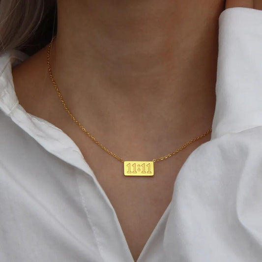 Perfekt Morsdagsgåva - Halsband med Bokstäver i 18K Guld- & Silverpläterat Rostfritt Stål MAMA