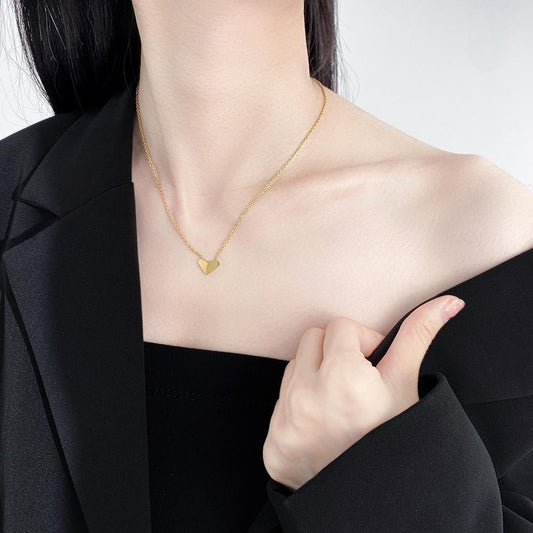 Personlig gåva förgyllt halsband kantigt hjärta i guld