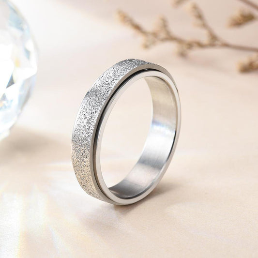 Roterande ring med vacker strass för stress och skönhet