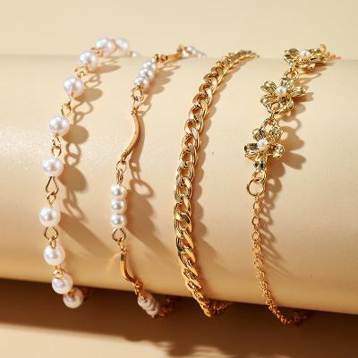 Set á 4 stk armband med pärlor, guld och blommor guld