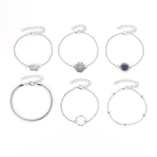 Set med 6 stk silverfärgade armband fina berlocker