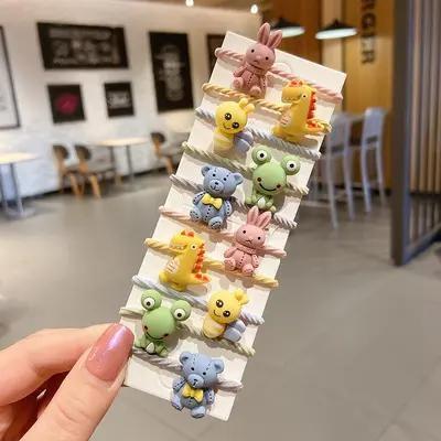 Set med färgglada roliga figurer tofsar gummiband groda bi kanin