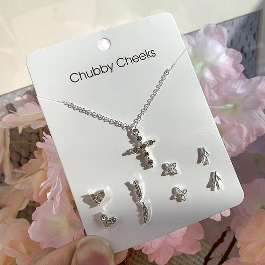 Silverpläterat set med 4 stk örhängen och matchande halsband