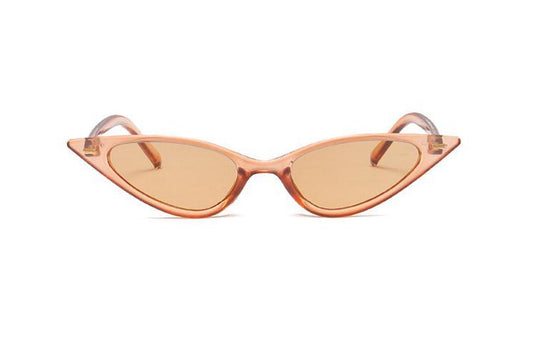 Smala Spetsiga cat eye solglasögon triangel beige