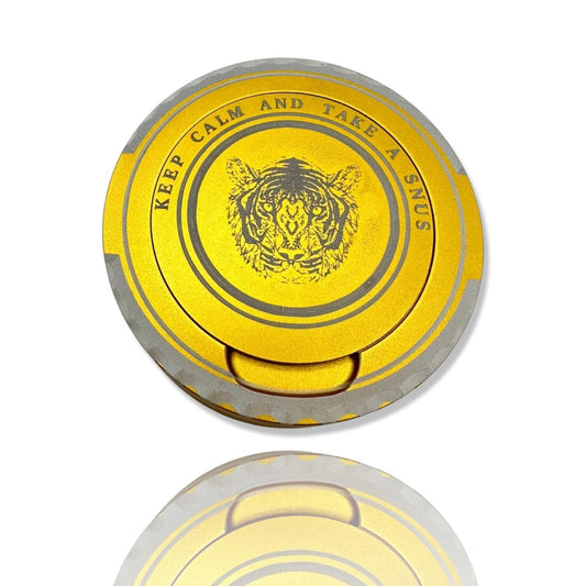 Snusdosa i guld aluminium med tiger ''keep calm'' gåva snus