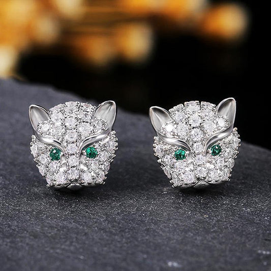 Beautiful earrings in sterling silver with feline green eyes