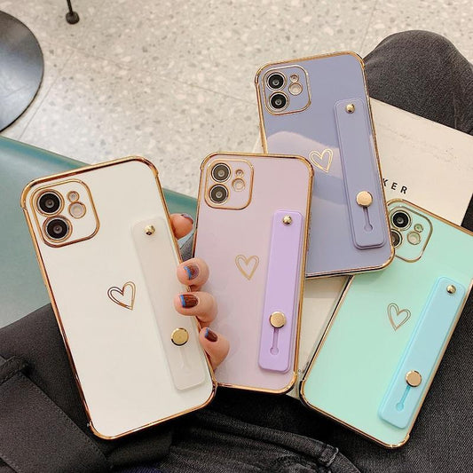 iPhone 13 Pro Max skal med hjärta och vristband gulddetaljer