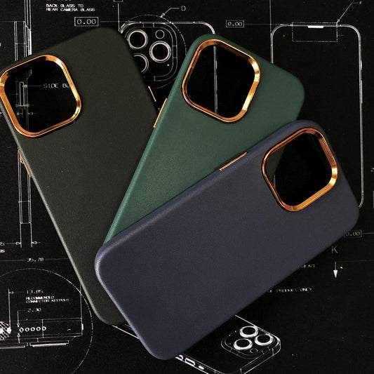 iPhone 13 klassiskt skal i veganskt läder guldram & guldknappar