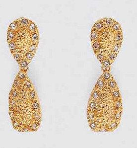 Earrings in gold surrounded by rhinestones