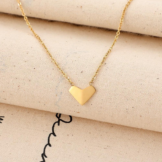 Personalized gift gilded necklace angular heart in gold