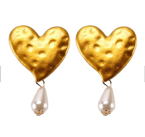 Heart-shaped earring in gold with pearl