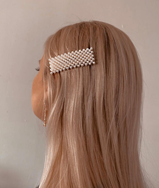 Metal hair clip decorated with mother-of-pearl pearls