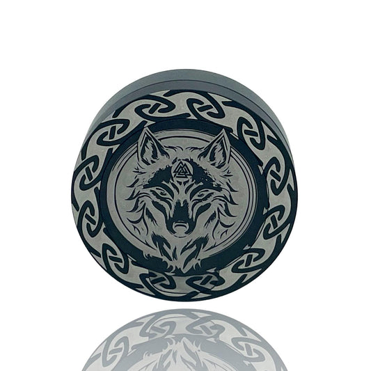 Black snuff box in aluminum for all snus, with wolf motif