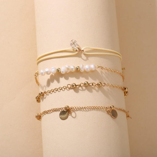 Set of 4 gold-plated bracelets with pearls, gold and medallion