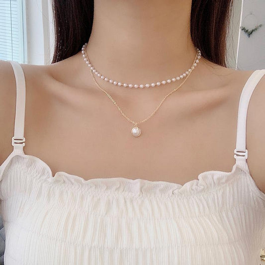 Beautiful double necklace with freshwater pearls short chain